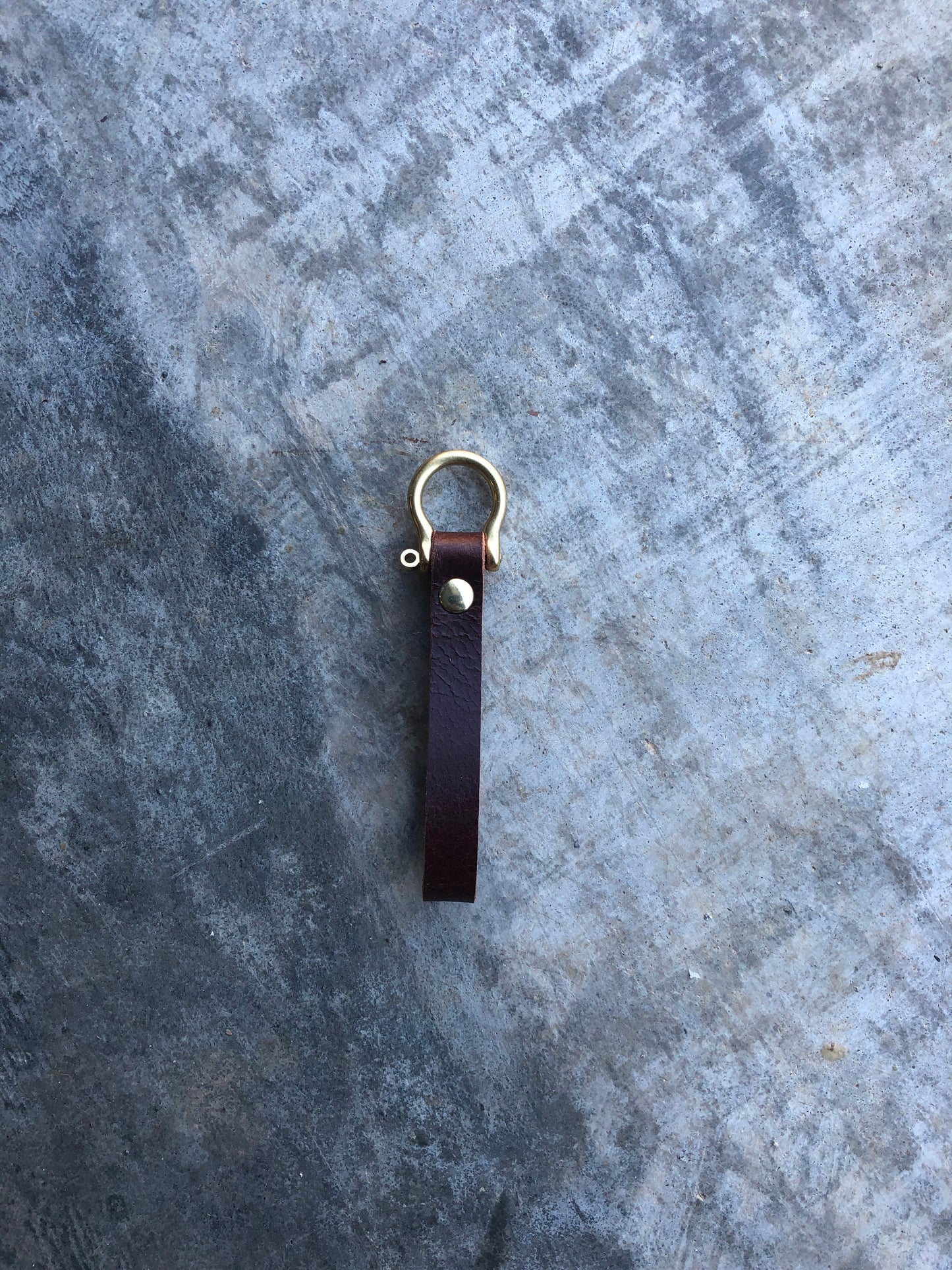 Key Shackle - buffalo chestnut