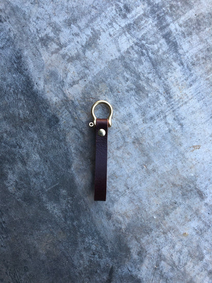 Key Shackle - buffalo chestnut